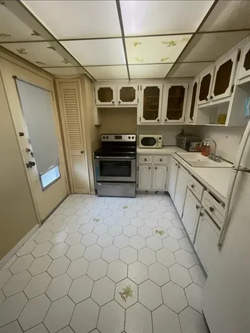 $1,600 | 1300 Northeast 191st Street, Unit 305, Miami, FL 33179