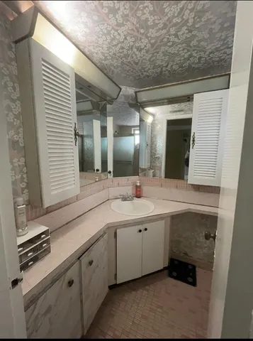 $1,600 | 1300 Northeast 191st Street, Unit 305, Miami, FL 33179