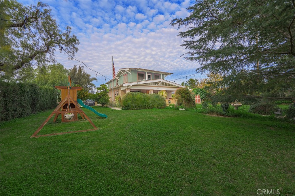 2733 East Walnut Ave