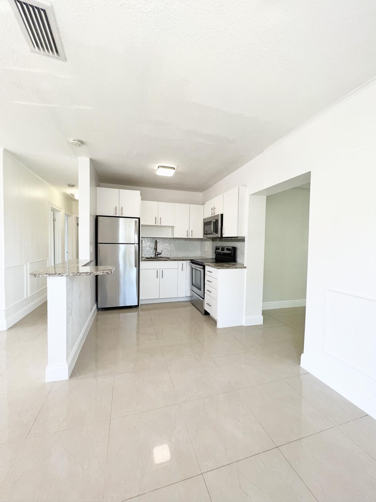 67 Tortuga Road Palm Springs, FL 33461 - Photo 5 of 16 1f6d6c2a-b015-468f-8cb1-cd03c8e4ad25