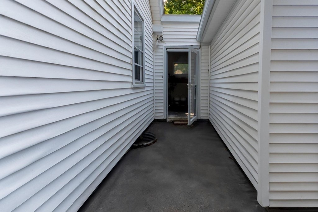 55 Old Worcester Road Webster, MA 01570 - Photo 3 of 21 Gallery Image 3