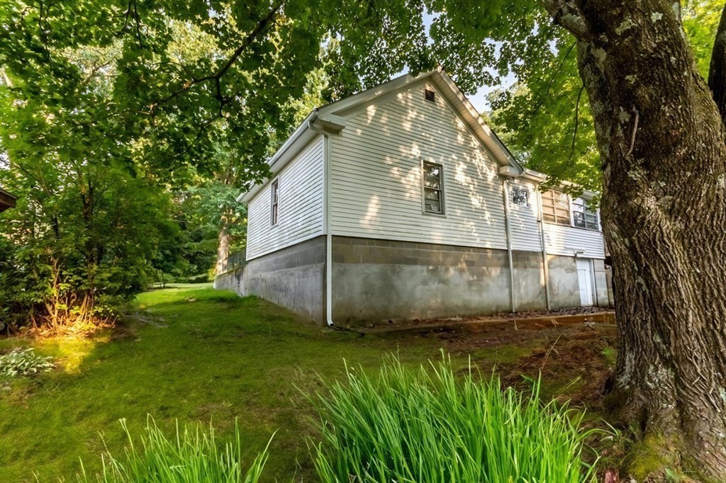 55 Old Worcester Road Webster, MA 01570 - Photo 8 of 21 Gallery Image 8