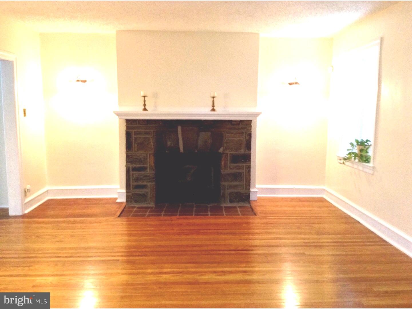 121 Crestview Road Upper Darby, PA 19082 - Photo 2 of 23 Living Room