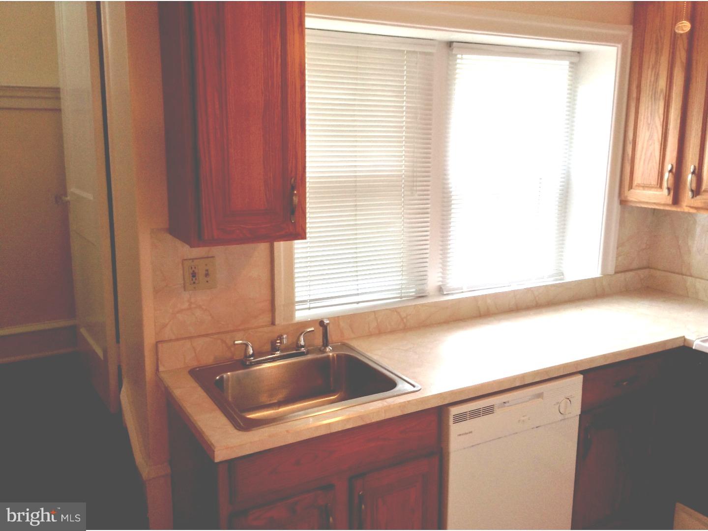 121 Crestview Road Upper Darby, PA 19082 - Photo 7 of 23 Kitchen