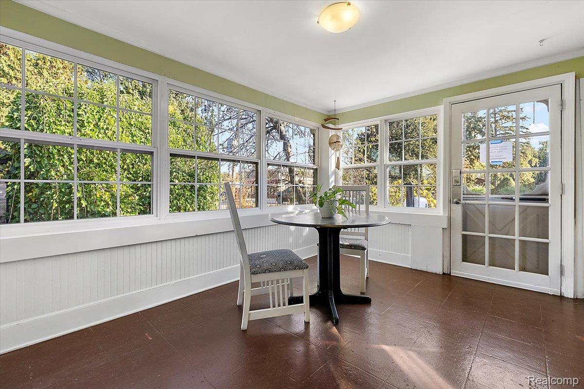 5815 Chicago Road Warren, MI 48092 - Photo 20 of 47 View of sunroom / solarium