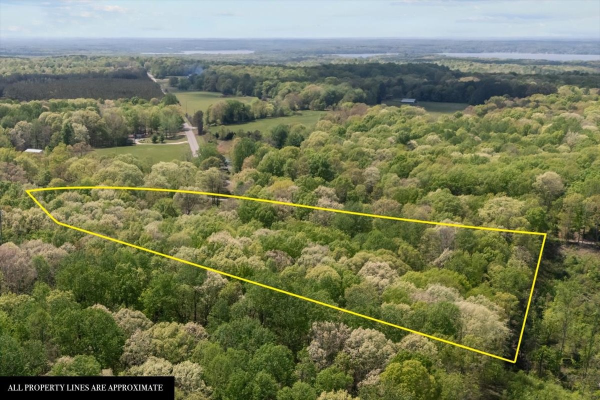 48 Hill Road Big Sandy, TN 38221 - Photo 50 of 54 a view of a city