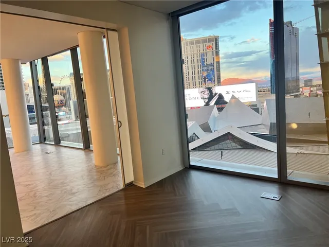 $4,700 | 3726 South Las Vegas Boulevard, Unit 811, Las Vegas, NV 89158