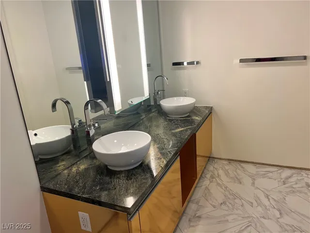 $4,700 | 3726 South Las Vegas Boulevard, Unit 811, Las Vegas, NV 89158
