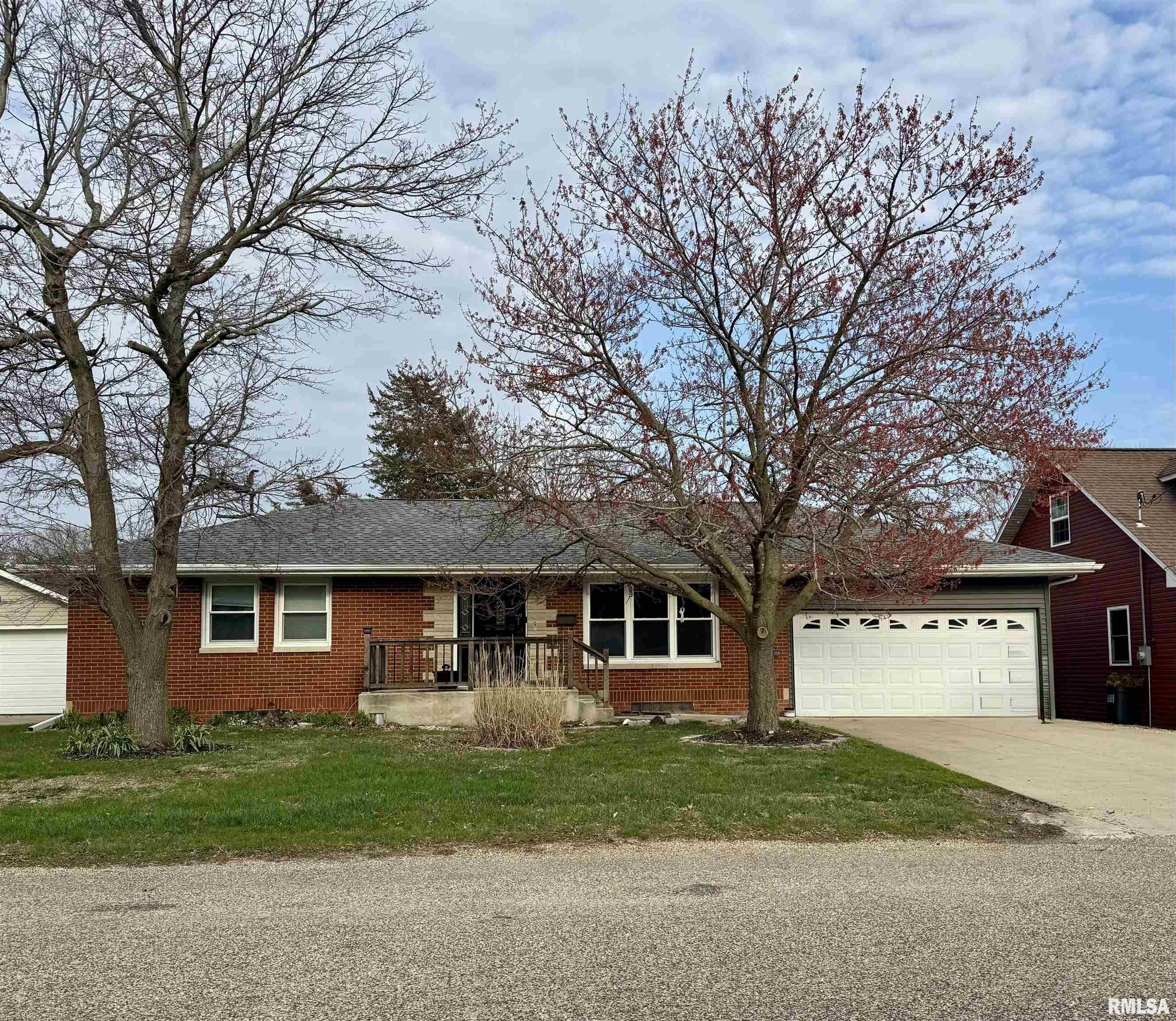 133 South Elmwood Road Farmington, IL 61531 - Photo 1 of 31 Gallery Image 1