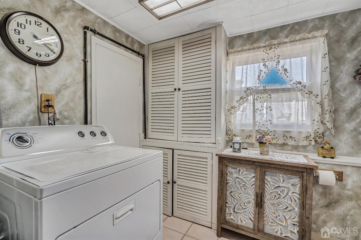 28 Mabaline Road Old Bridge, NJ 08857 - Photo 20 of 34 1/2 bath/laundry