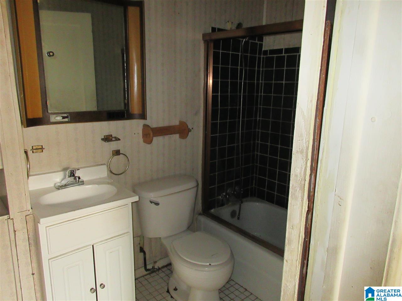 301 Gloria Road Southwest Birmingham, AL 35211 - Photo 6 of 8