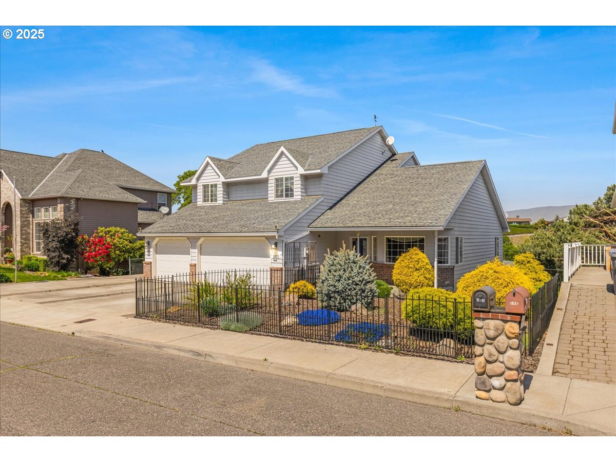 1825 Minnesota Street The Dalles, OR 97058 - Photo 2 of 47 a front view of a house with garden