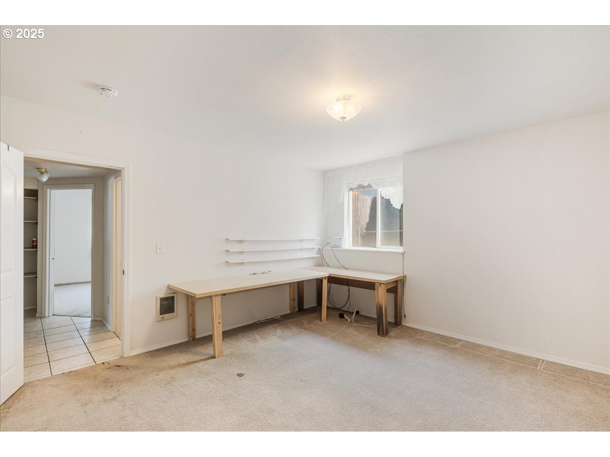 1825 Minnesota Street The Dalles, OR 97058 - Photo 22 of 47 a room with furniture and window