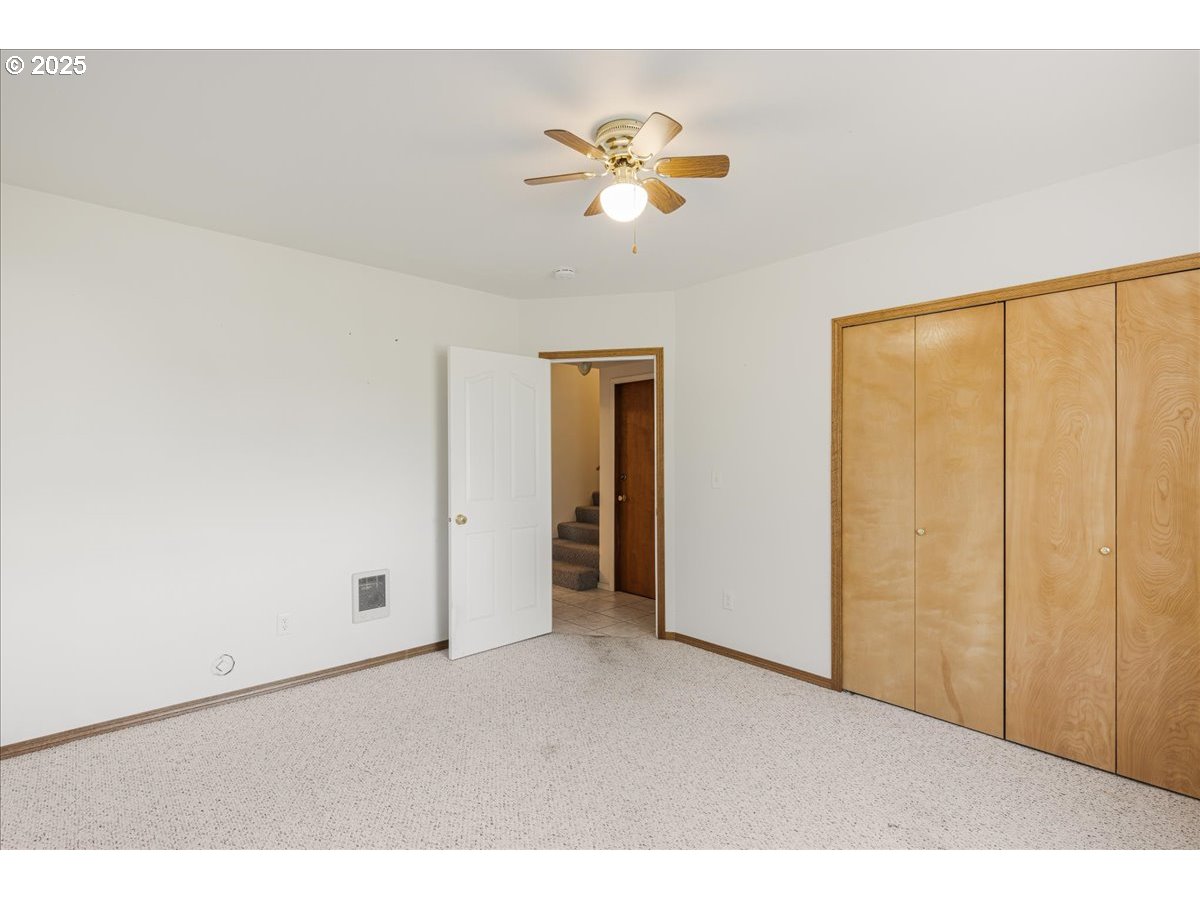 1825 Minnesota Street The Dalles, OR 97058 - Photo 25 of 47 a view of an empty room with a window