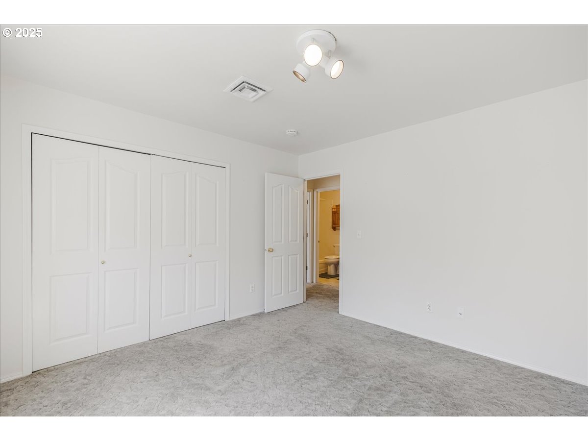 1825 Minnesota Street The Dalles, OR 97058 - Photo 33 of 47 a view of an empty room