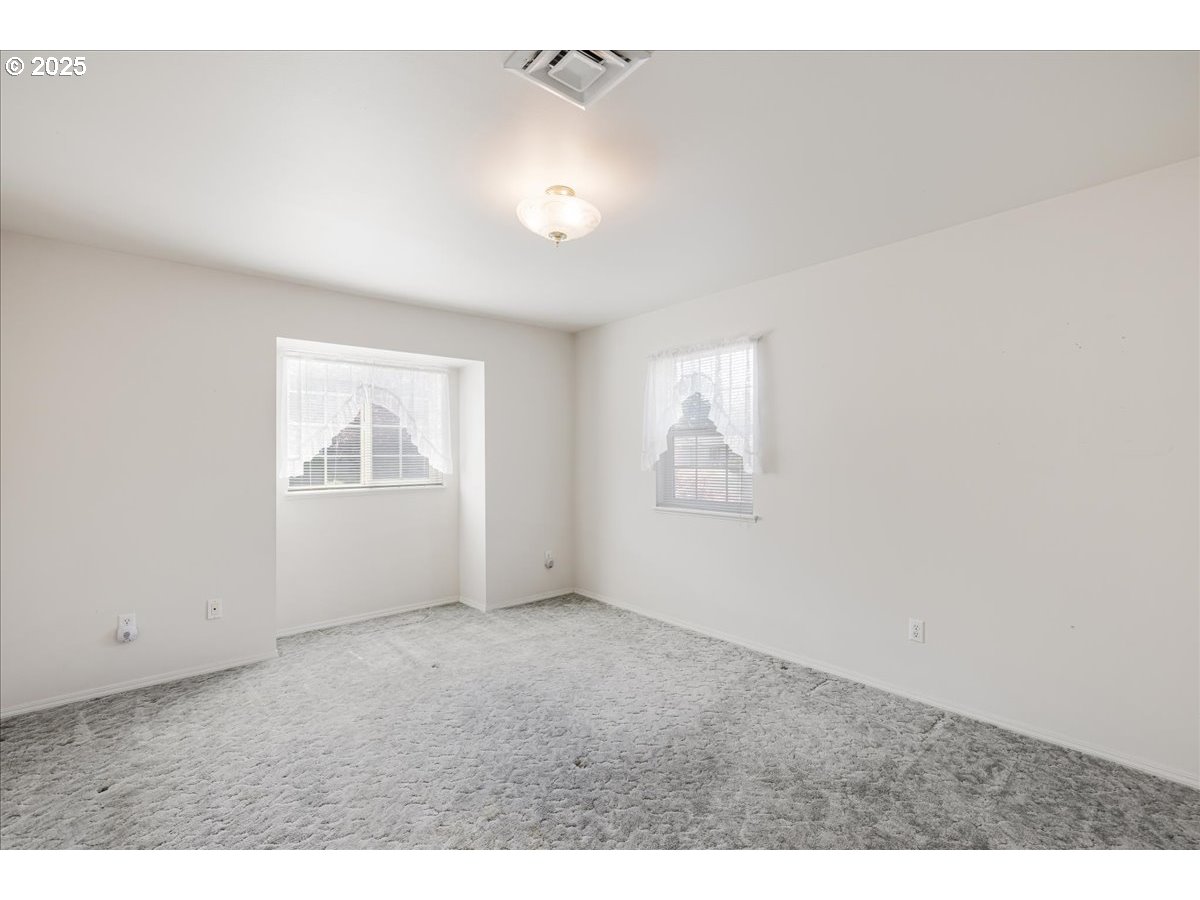 1825 Minnesota Street The Dalles, OR 97058 - Photo 34 of 47 a view of an empty room with a window