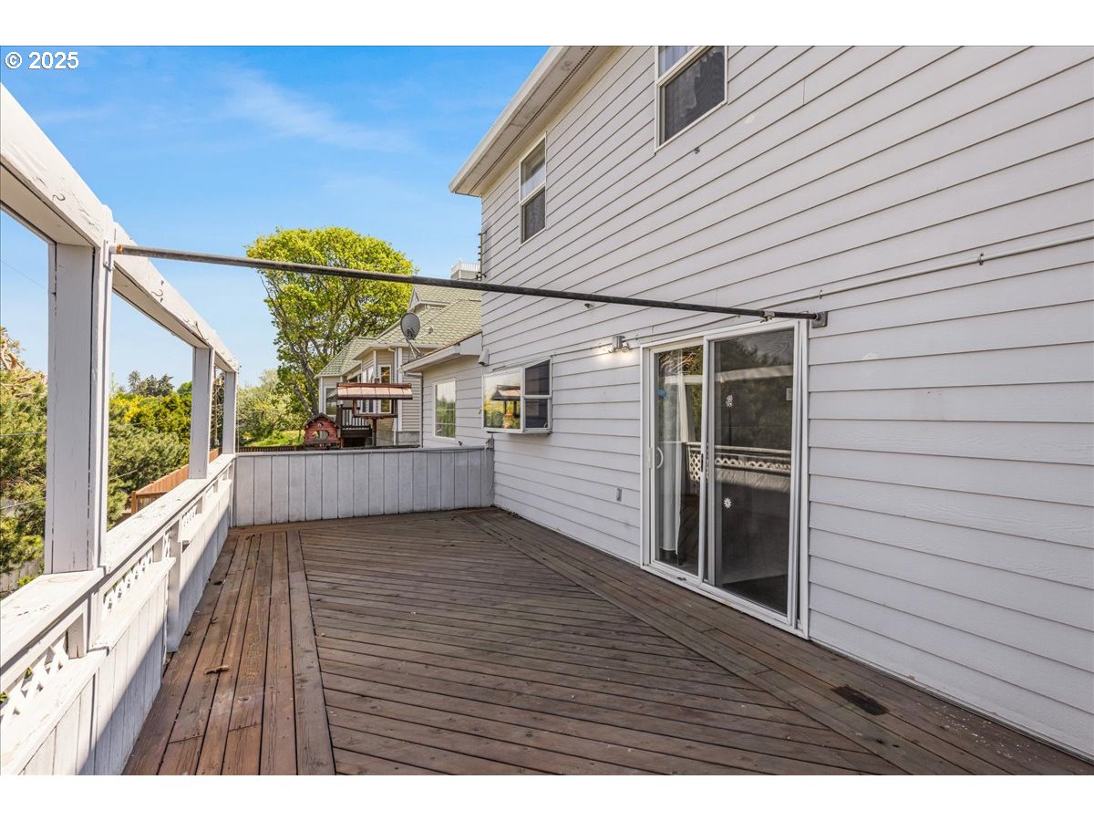 1825 Minnesota Street The Dalles, OR 97058 - Photo 42 of 47 a view interior of the house