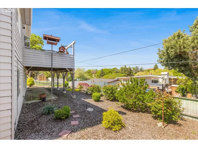 a view of a back yard of the house