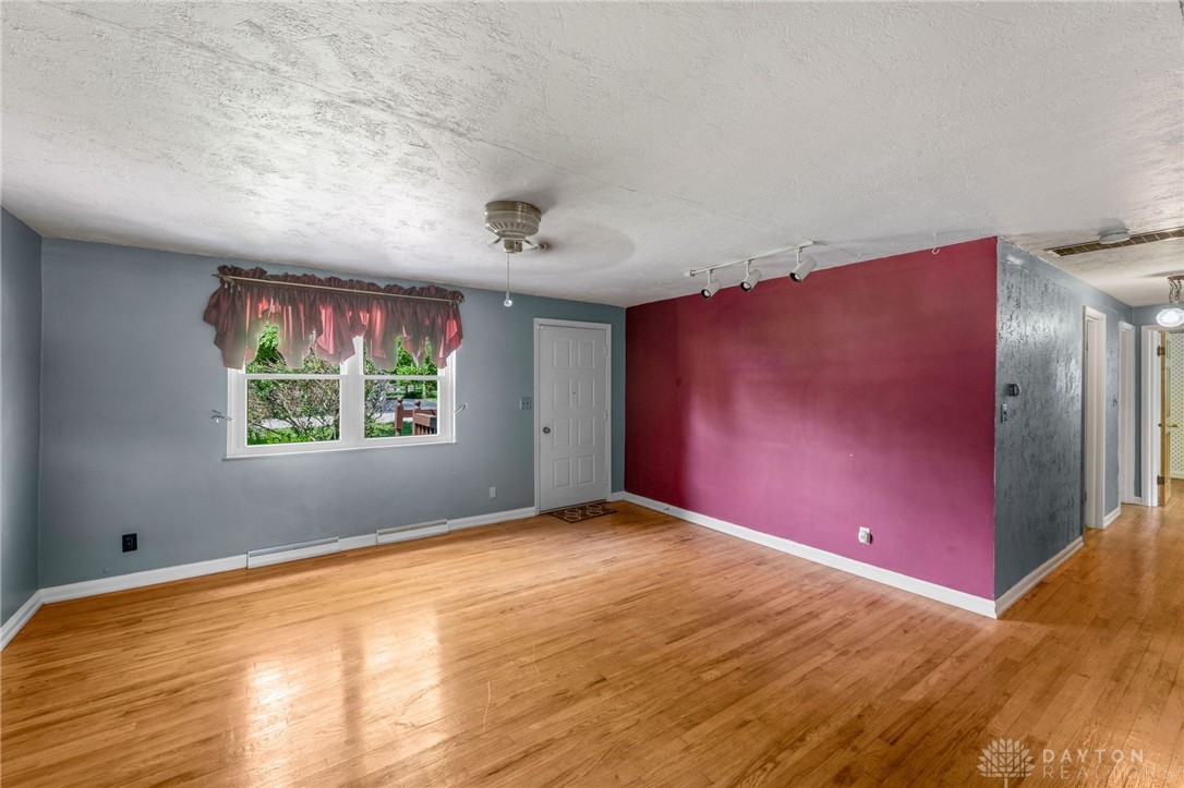 4214 Dixie Road Cincinnati, OH 45245 - Photo 6 of 34 Gallery Image 6