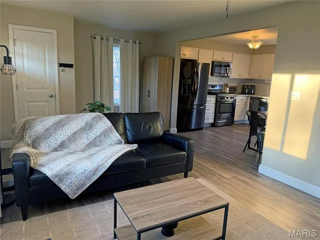 $175,000 | 864 Oakwood Lane, East Alton, IL 62024