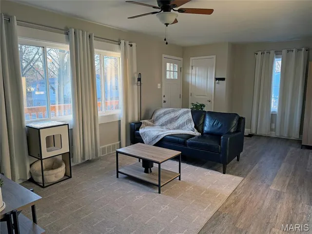 $175,000 | 864 Oakwood Lane, East Alton, IL 62024