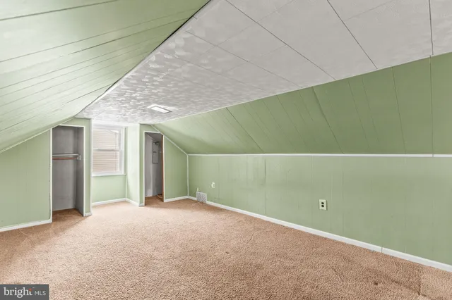 a view of a big room with closet and windows