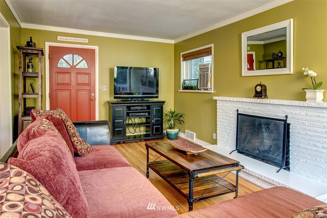 4106 Southwest Ida Street Seattle, WA 98136 - Photo 3 of 18 Gallery Image 3