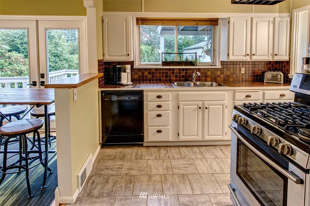 4106 Southwest Ida Street Seattle, WA 98136 - Photo 8 of 18 Gallery Image 8