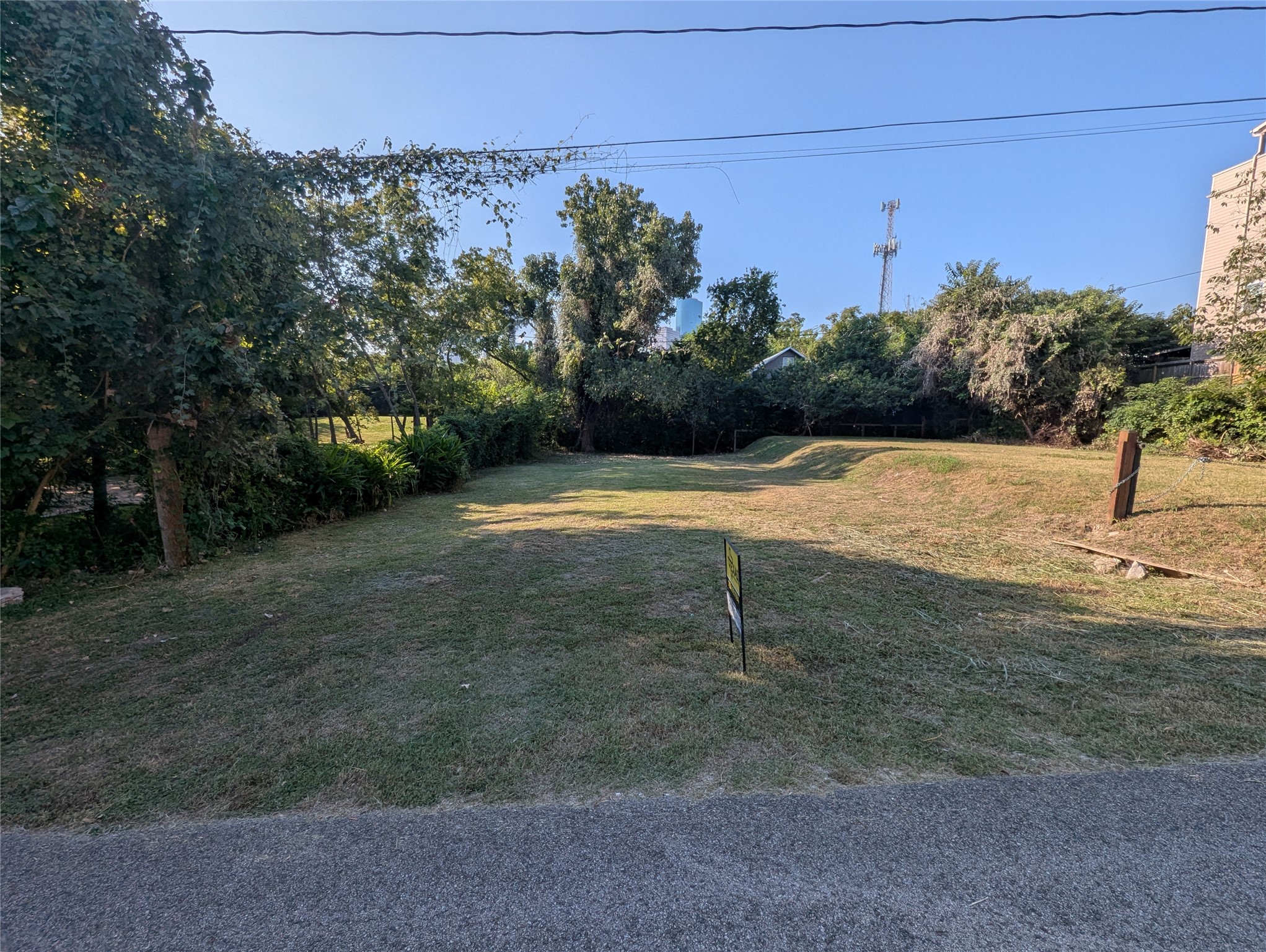 0 Edwards Street Houston, TX 77007 - Photo 1 of 6 a view of a lake
