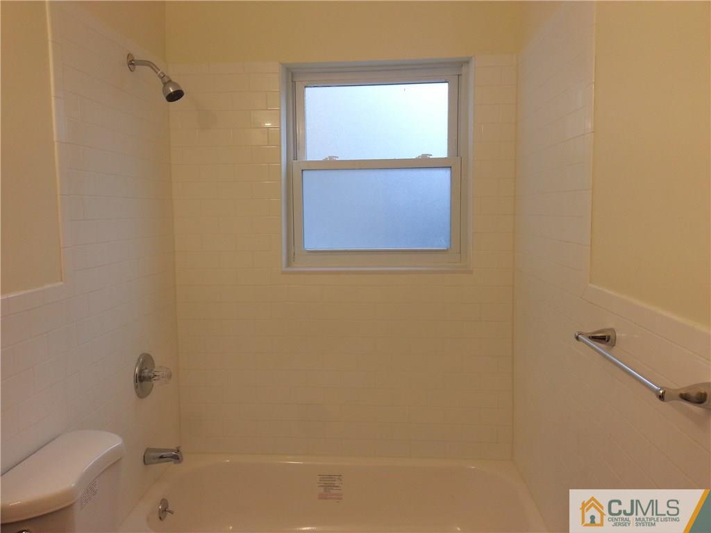 172 Evergreen Road, Unit 2A Metuchen, NJ 08840 - Photo 4 of 12 Gallery Image 4