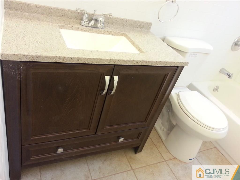 172 Evergreen Road, Unit 2A Metuchen, NJ 08840 - Photo 5 of 12 Gallery Image 5