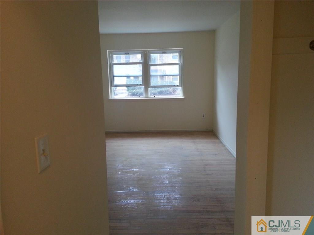 172 Evergreen Road, Unit 2A Metuchen, NJ 08840 - Photo 6 of 12 Gallery Image 6
