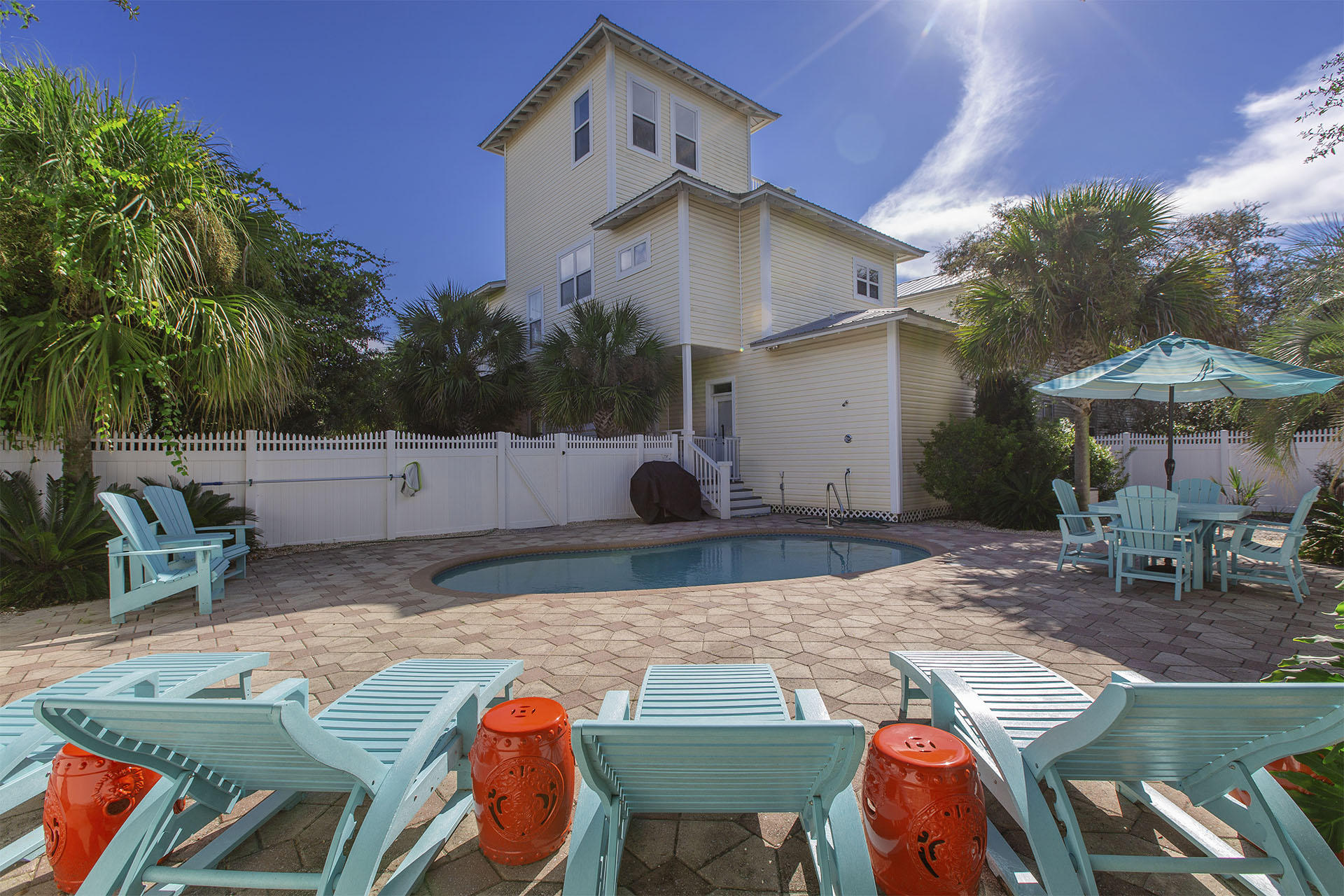 91 Old Beach Road Santa Rosa Beach, FL 32459 - Photo 19 of 25 a backyard of a house with table and chairs