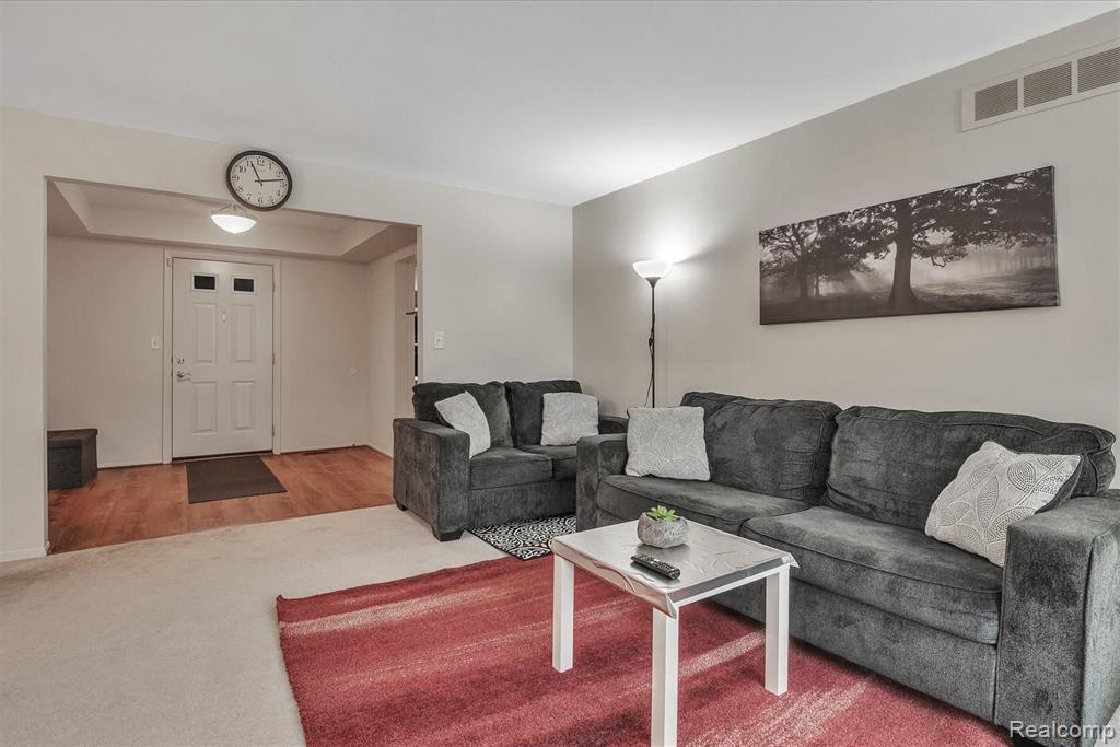 36944 Ridgedale Court, Unit 77 Farmington Hills, MI 48331 - Photo 9 of 38