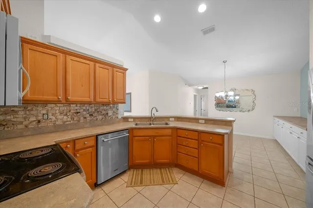 a view of a livingroom with a ceiling fan