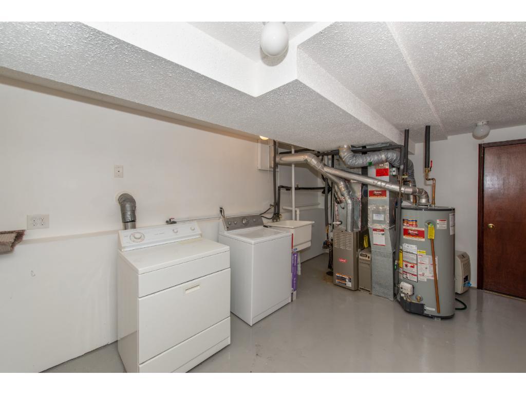 9186 Neill Lake Road Eden Prairie, MN 55347 - Photo 15 of 16 Gallery Image 15