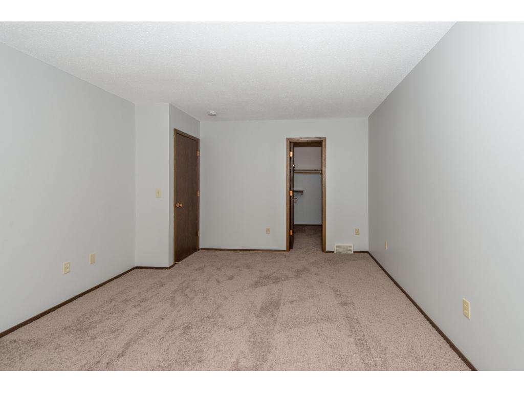 9186 Neill Lake Road Eden Prairie, MN 55347 - Photo 8 of 16 Gallery Image 8
