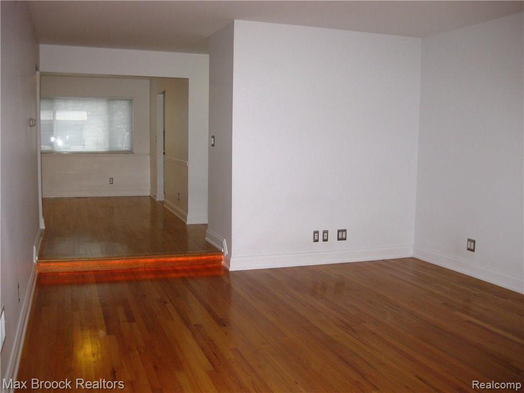 4113 Telegraph Road, Unit 122 Bloomfield Hills, MI 48302 - Photo 13 of 51 Note Lighting under Step-Down