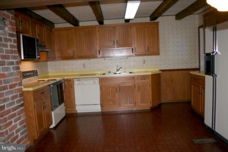 14532 Barkdoll Road Hagerstown, MD 21742 - Photo 9 of 12 Kitchen