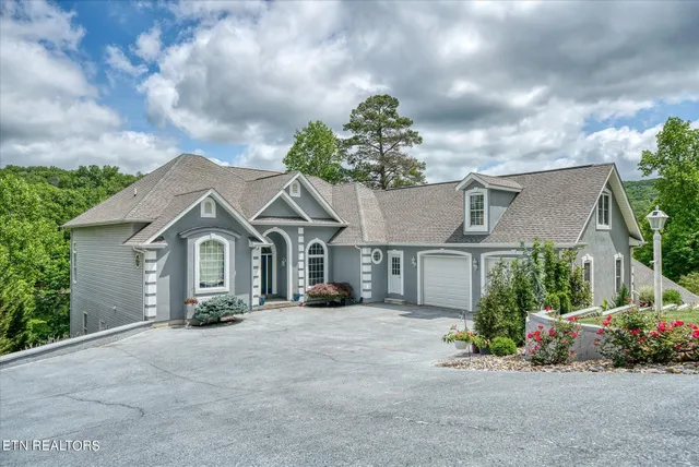 $1,195,000 | 145 Pineridge Loop, Fairfield Glade, TN 38558