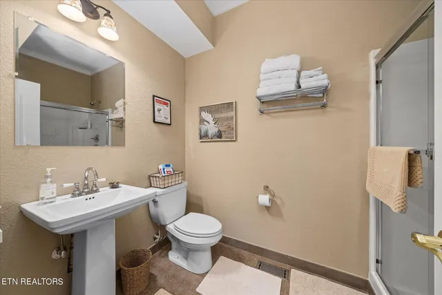 $1,195,000 | 145 Pineridge Loop, Fairfield Glade, TN 38558