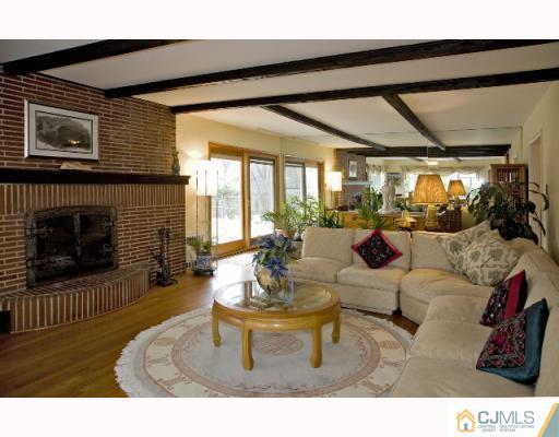 986 Sunset Road Piscataway, NJ 08854 - Photo 3 of 10 Gallery Image 3