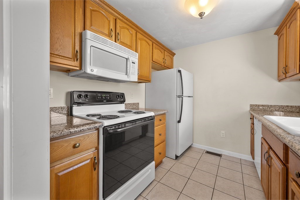 25 Lilac Lane Worcester, MA 01607 - Photo 5 of 19 Gallery Image 5
