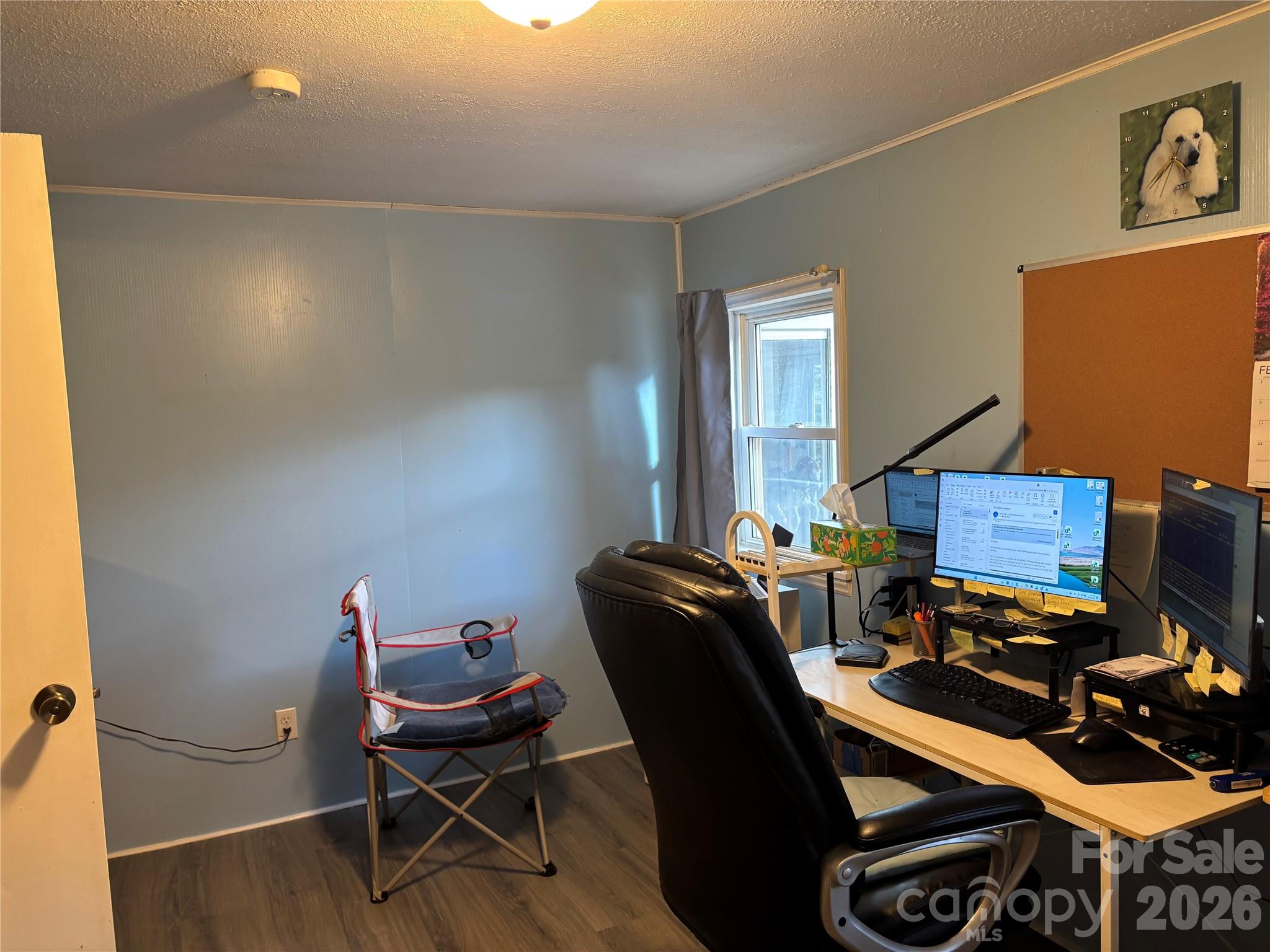 190 Benfield Road Crossnore, NC 28657 - Photo 12 of 36 a workspace with furniture and musical instruments