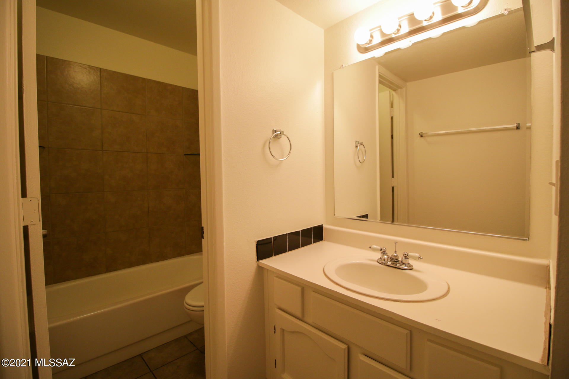 1061 East Halcyon Road Tucson, AZ 85719 - Photo 9 of 15