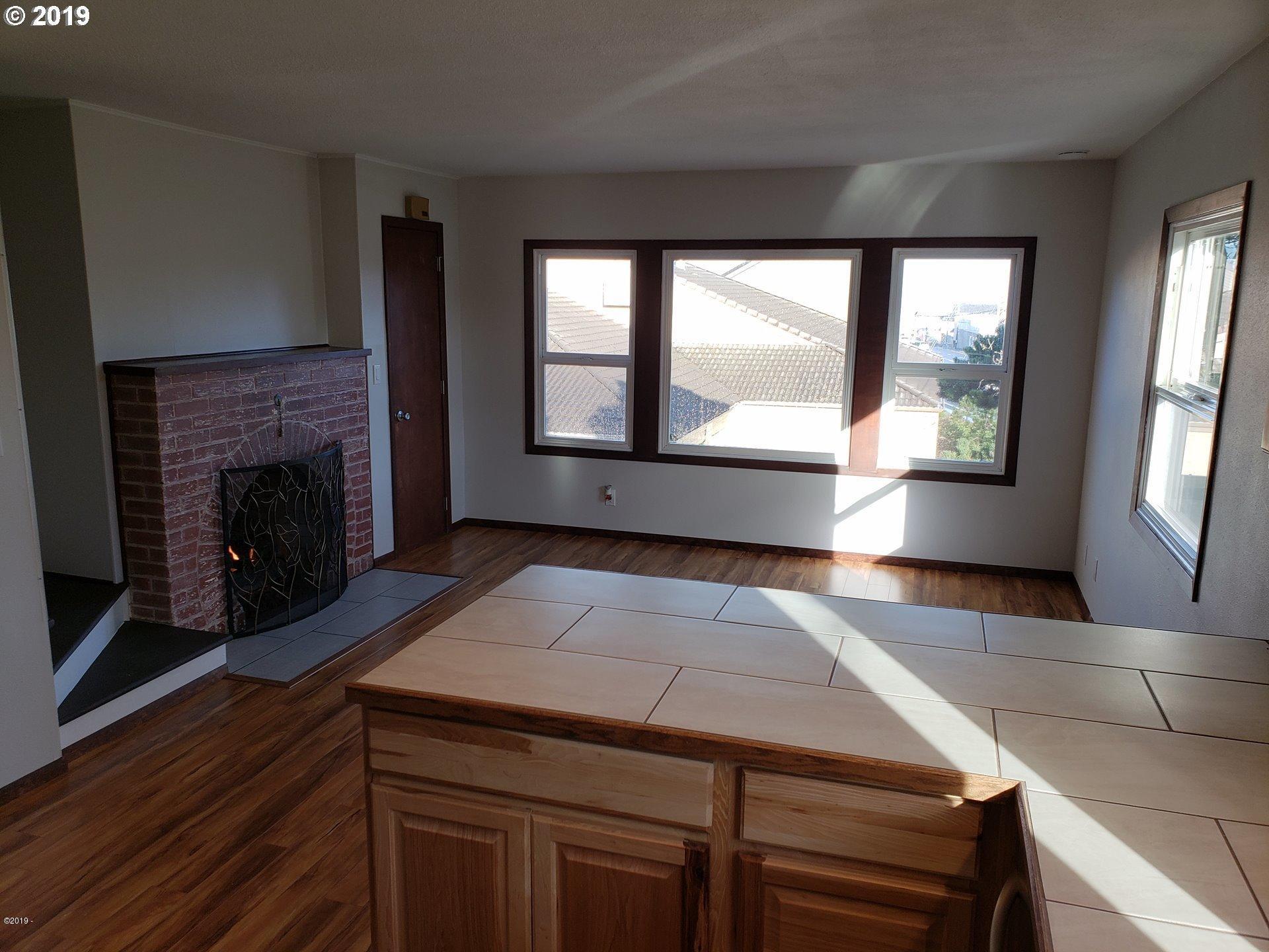 545 Southwest Fleet Avenue Lincoln City, OR 97367 - Photo 9 of 31 19440387-9