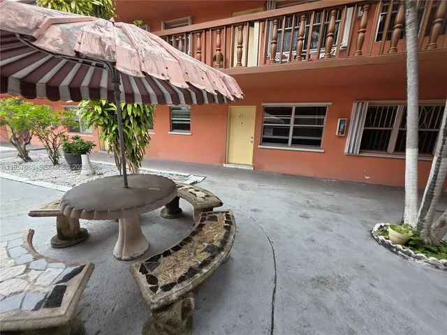 $1,800 | 45 East 11th Street, Unit 21, Hialeah, FL 33010