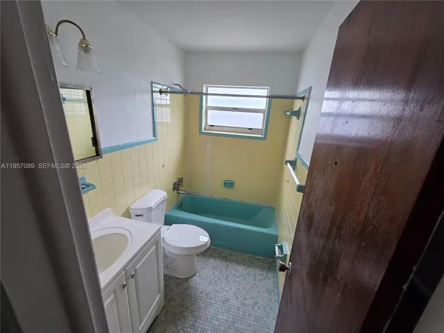 $1,800 | 45 East 11th Street, Unit 21, Hialeah, FL 33010