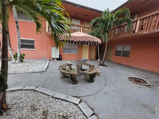 $1,800 | 45 East 11th Street, Unit 21, Hialeah, FL 33010