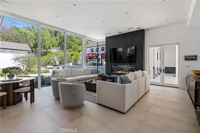$11,700,000 | 25057 Lewis And Clark Road, Hidden Hills, CA 91302